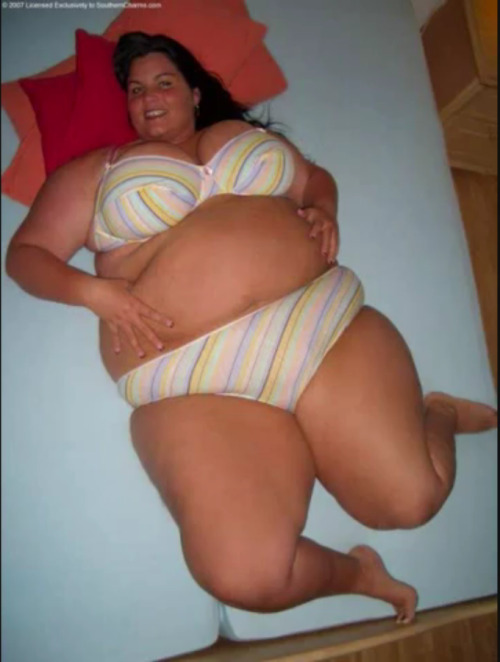 fuckyeahbbwbellyhang:  http://fuckyeahbbwbellyhang.tumblr.com/ porn pictures