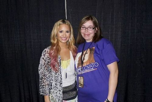 Nichole337 with a fan 