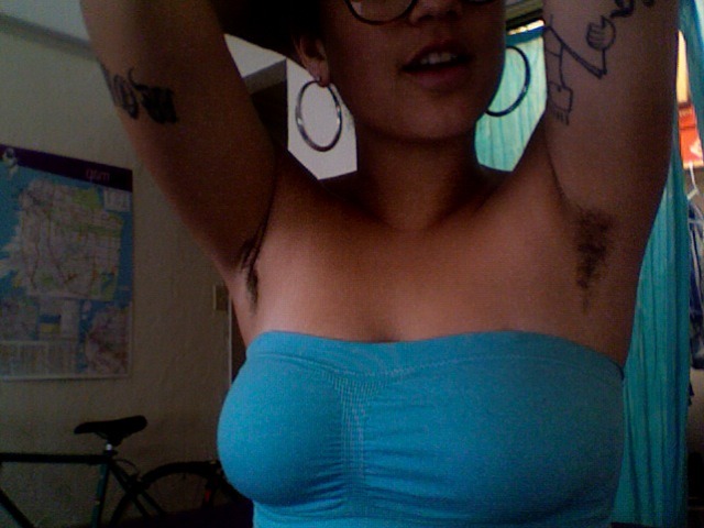 lindseyike:  it’s a nice day and i recently found out i can get onto the roof of
