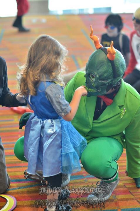 pocket-pixie:  Okay, my turn for a heartwarming Homestuck story: So on saturday of CTcon, this little girl came up to me and a couple of other homestucks are hanging out on the second floor.  She was interested in our outfits and asked what they were. 