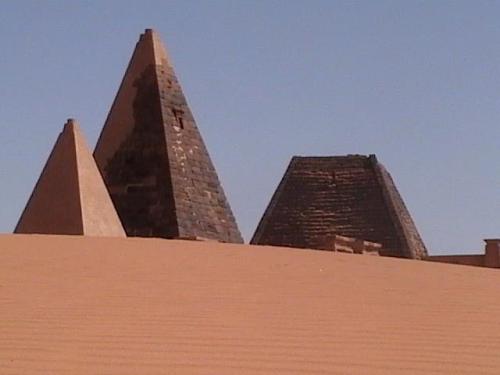 existentialist-trotskyist:  nefferamaat:  Did you know that Egypt, has the fewest pyramids in Africa?  Did you know that Sudan, Ethiopia and Zimbabwe have more pyramids (225 pyramids in Sudan alone) then all of Egypt.  There are remains of pyramids in