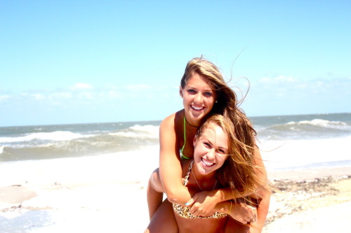 ⚓ Summer blog, follow (;⚓ I follow back similars tannedbeachbabes.tumblr.comDon’t forget to fo
