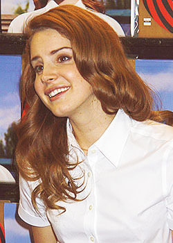 foxblondie:  “Lana Del Rey or Miranda Cosgrove?”- medusawarrior