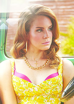 foxblondie:  “Lana Del Rey or Miranda Cosgrove?”- medusawarrior