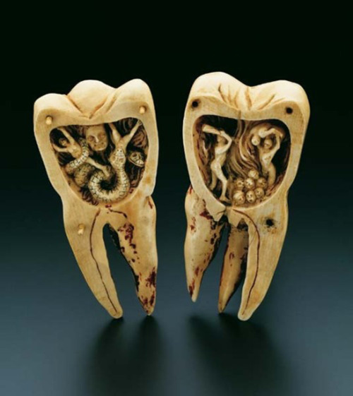 theoddmentemporium: A French carving, dating from the 1700s, designed to look like a human molar. At