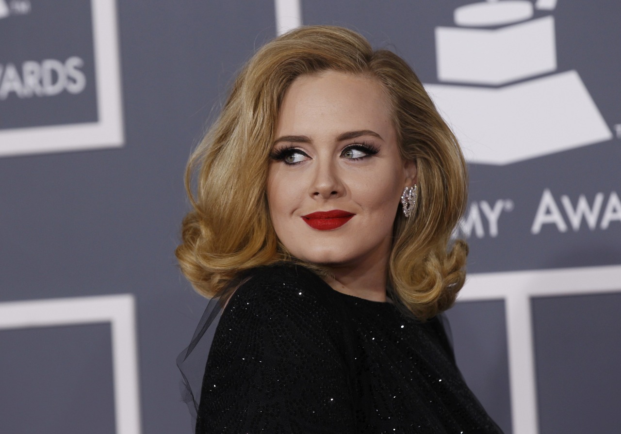 mama-adele:  I NEVER in my life, seen a motherfucking perfect women like this. 