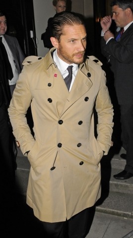 consultingdepressive:whatareyouwearingbenedict:Sartorial Success GuestTom Hardy looking dapper as fu