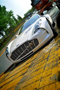 automotivated:  Aston Martin One-77 (by 李鱼