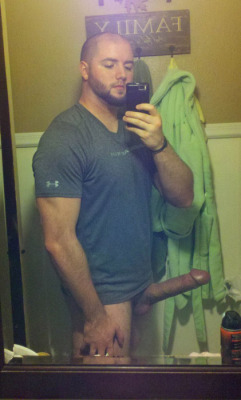 boners4beards:  HOLY FUCK. DO ME. http://boners4beards.tumblr.com/ 