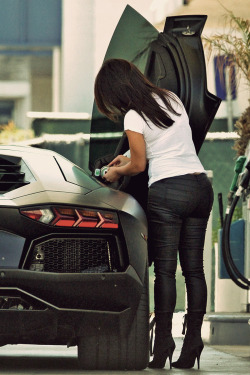 fuckyeahthebetterlife:  Kim x Aventador