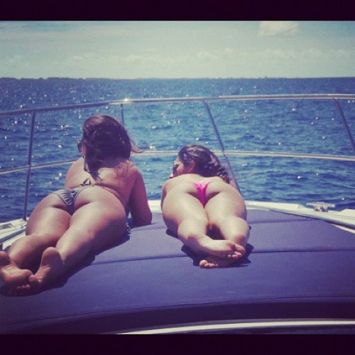 biggienbubbly:  on a yachtttt