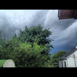 That&rsquo;s a beaut. #cloud #storm #raincloud #iphoneography (Taken with Instagram)