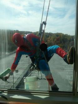 jonathanforhire:  The window washers at a children’s hospital in London dress up as super heroes to lift the children’s spirits. 