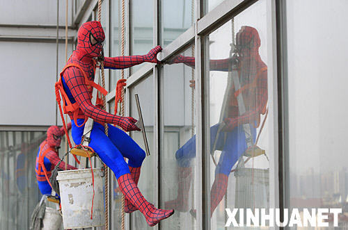 The window washers at a children’s hospital in London dress up as super heroes to lift the children’