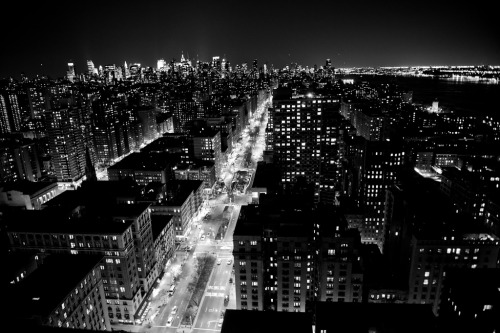 black-and-white:  Broadway in Uptown (by Tony Shi.) 