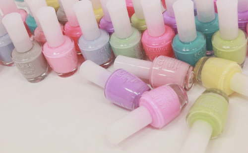i find pastel nails so cute..
