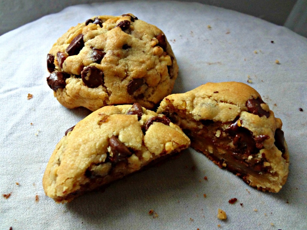 (via {Guest Post} The Cooking Actress: Ultra Thick Chocolate Chip Cookies) 
