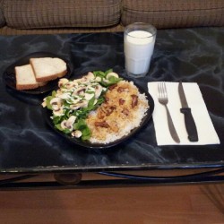 A meal fit for a bull: Red curry Jasmine rice topped with salted pork, a spinach Caesar salad with mushrooms, bread n butter and a glass of milk. Mmm (Taken with Instagram)