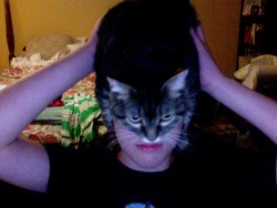 adrimnzr:  I HAD MY CAT ON MY HEAD AND I