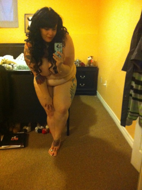 fayedaniels:  True story. I am most comfortable naked. I feel the most beautiful that way as well. This is me. No make up. No photoshop. No curtains (hahahaha) 