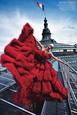 spinningbirdkick:  Mario Sorrenti / Vogue