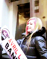 bellefrenches-blog:  Avril being cute with fans - 2011 