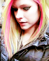 bellefrenches-blog:  Avril being cute with fans - 2011 
