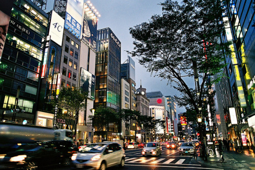 stellarsspirit:(via FM2_Ginza_20100927_18 | Flickr - Photo Sharing!)