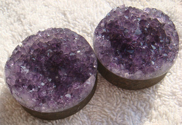 chocolateoatmilk:  modificationinspiration:  plugporn:  Amethsyt by Relic Stoneworks