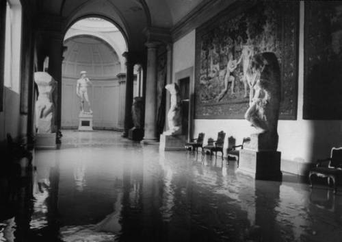 brittleglory: The great flood in Florence. Photographed by David Lees, 1966