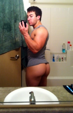 thebonerriffic:  @anthonypalazolo big juicy muscle butt #SitOnMyFace