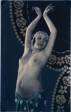 Treadmill-To-Oblivion:  Noyer’s Belly Dancing Beauty. 