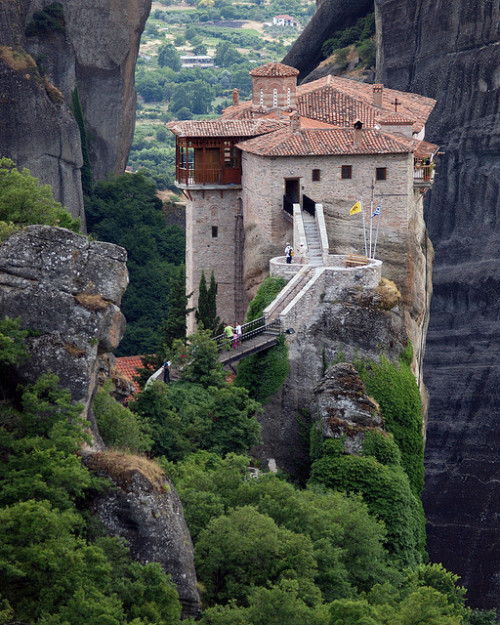 Roussanou Monastery, Meteora, Greece (by castellucci).