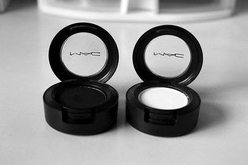 blaqkids:  s-keletonized:  new black, white and green blog!  Just blaqkids