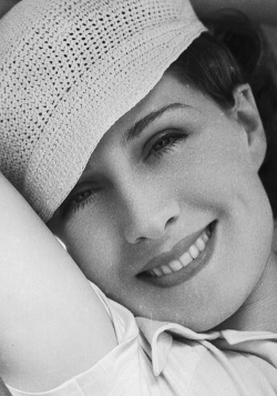  Norma Shearer photographed by George Hurrell,