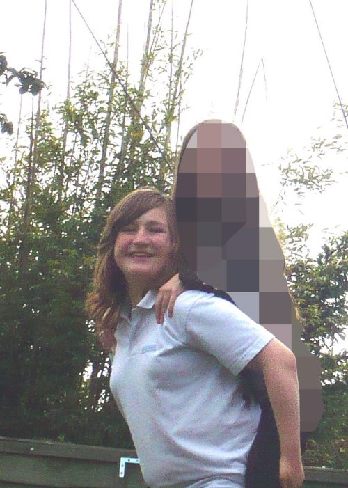 the-absolute-funniest-posts:  this girl takes pictures with people then blurs them out omfg   Follow this blog, it’ll make your dash light up with unicorns and freakin’ magic