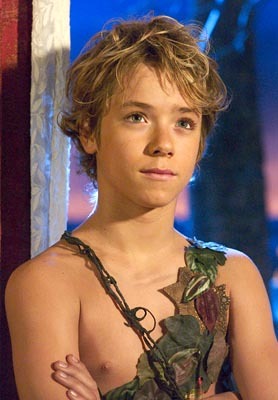  everyone had a crush on peter pan and if say you didn’t you’re a filthy liaryou know the one i’m taking about  