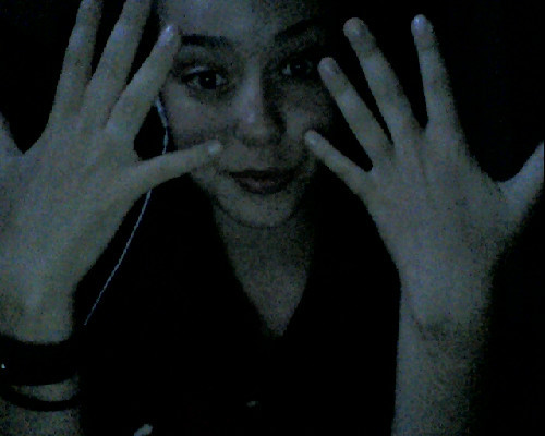 ceruleansuns:  NAKED HANDSSS NO RINGSSS 