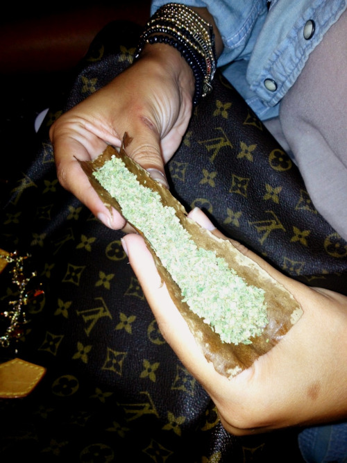 easy-skanking:  lean blunt lean blunt lean blunt 