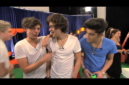 pleasemarryme1d:  It says “HI” in his hair  omg   destiny