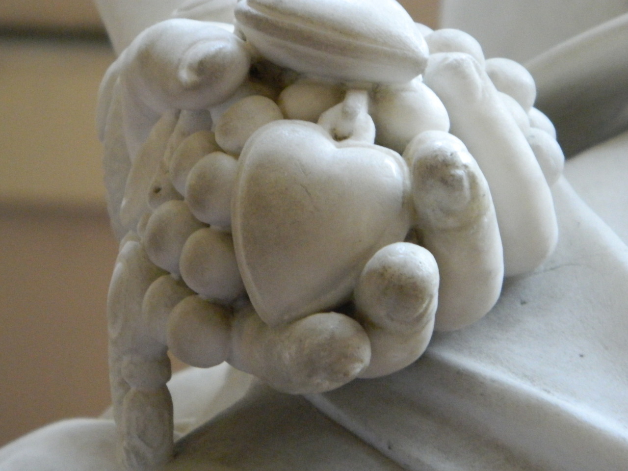 exquisitelyelizabeth:  Part of a statue in the Louvre called, Le Choix Difficile.