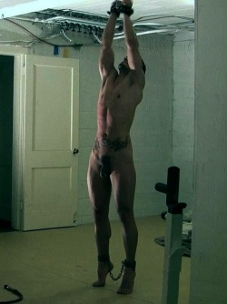 heavybondage:  The awkward moment when your shoulders start aching… 