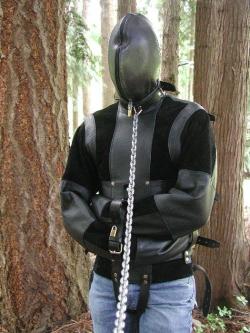 heavybondage:  The awkward moment when you have no idea who’s pulling your chain… 