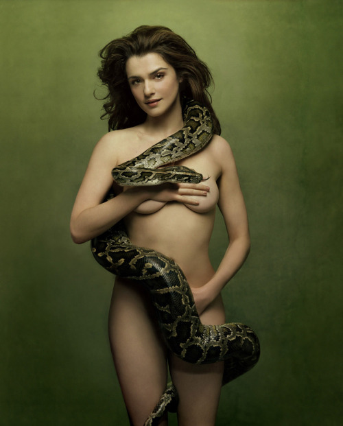 intervenciones:Rachel Weisz by James WhiteEsquire 2004Eve.. if she were Eve, I’d believe in re