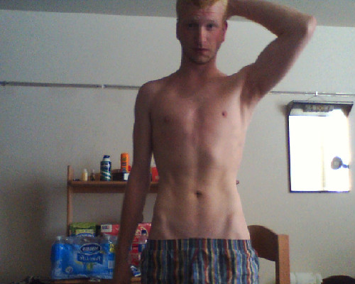 fag-nificent:  my body looks really good today so i decided to take a picture :’D