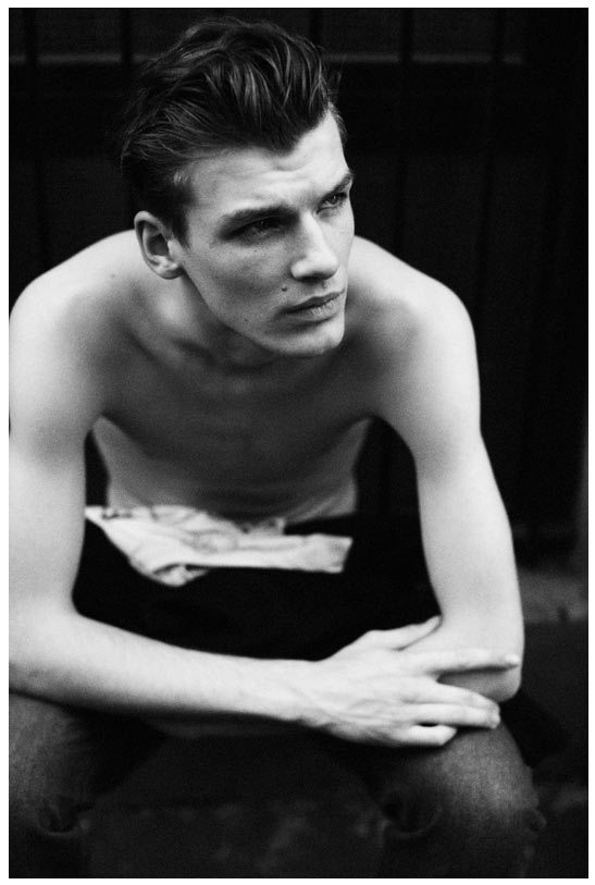 gosmoke:  Tomek Szalanski | ph: Magdalena Ławniczak | Fucking Young Online! 
