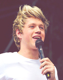 comida-do-nini:  melonnarry-deactivated20150919: x  caralho olhem o cabelo do nialler e do liam, véi socorro, to sem ar 