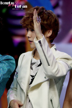 dear-luhan:  [© April同路] Do not edit.