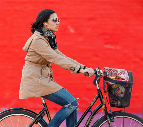 hotgirlsintrenchcoatsonbikes:  funky fresh