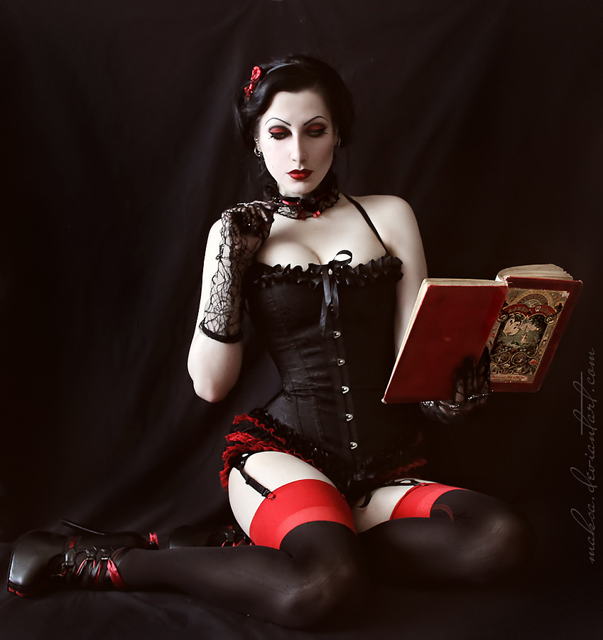 pinup-cotheca:  Once upon a time by ~Maksa 
